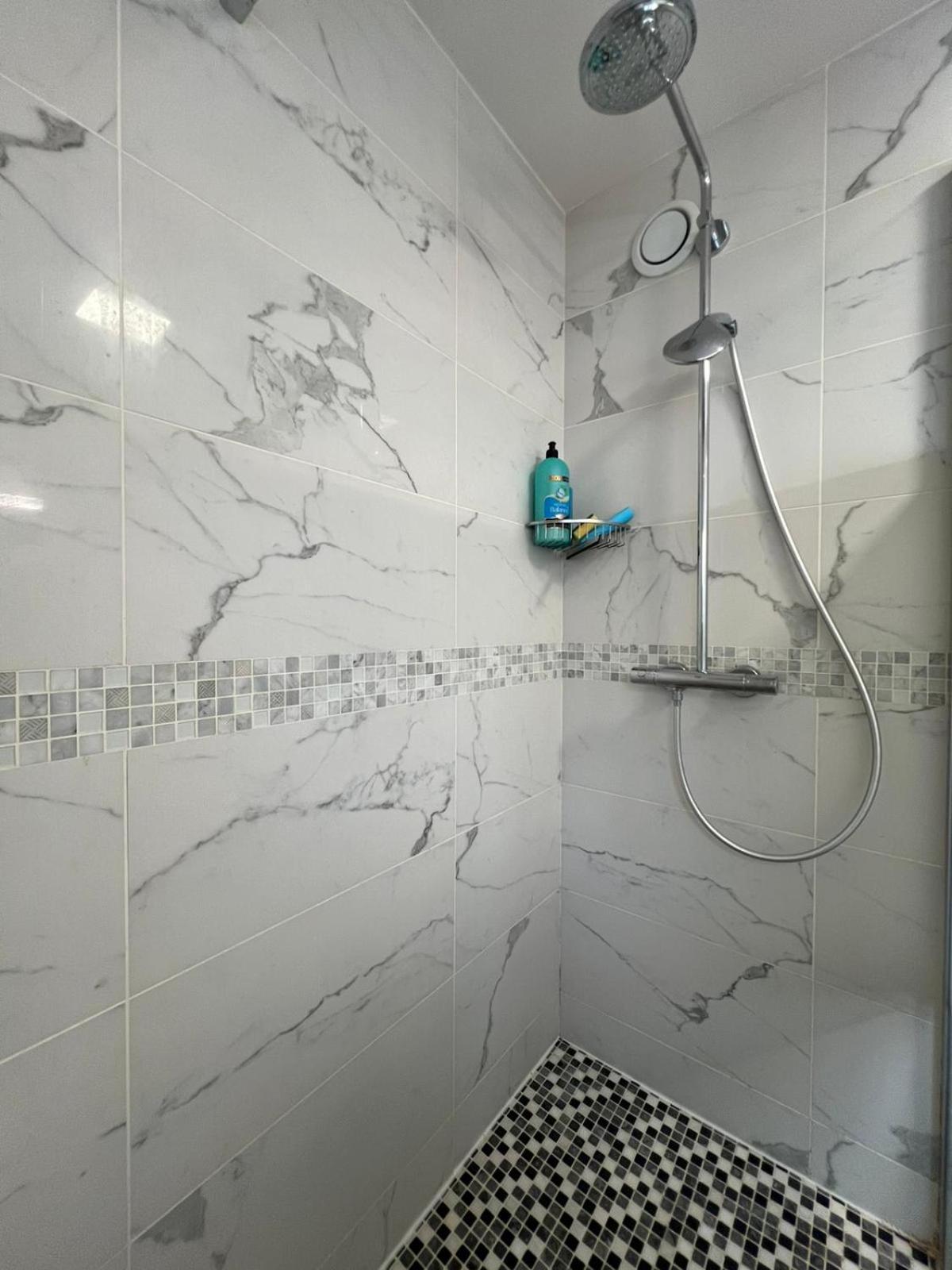 Location 3 Chambres Spacieuses Dans Appartment 2 Mn Rer Bussy Saint Georges Luaran gambar